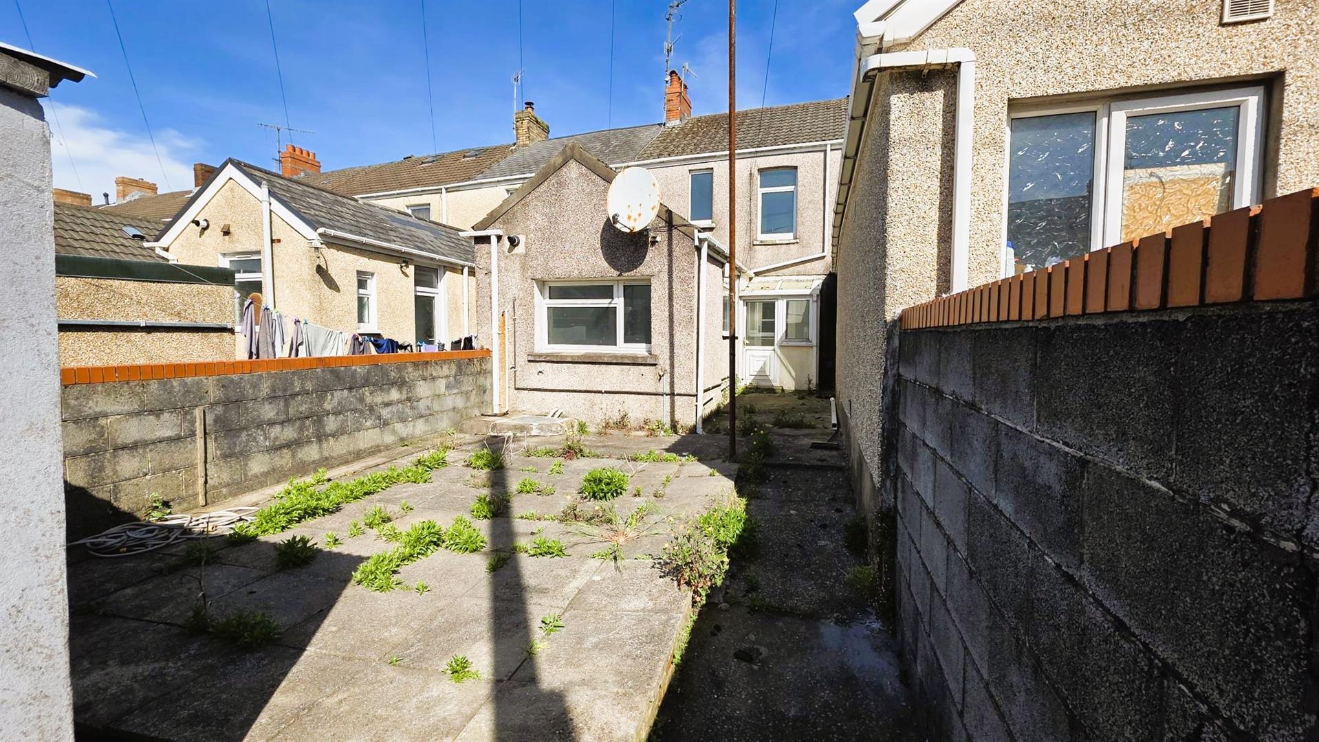 Swansea Road, Llanelli, SA15 3BJ